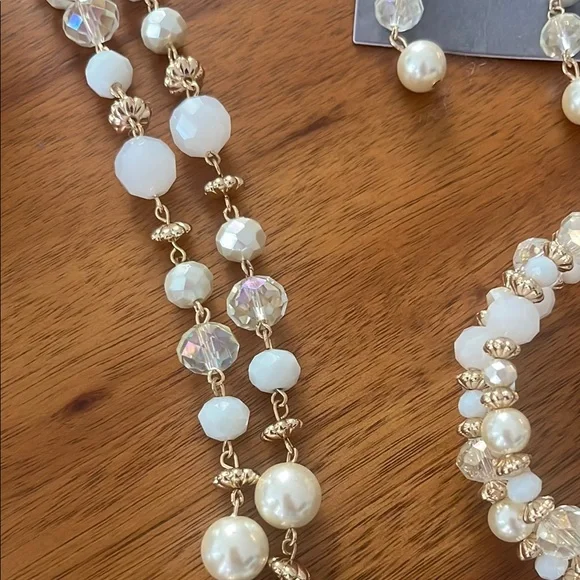 Liz Claiborne White Pearl Jewelry Set - Picture 7 of 9